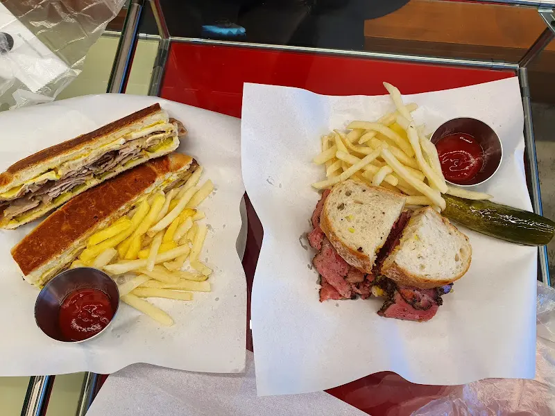 샌드위치와 감자튀김