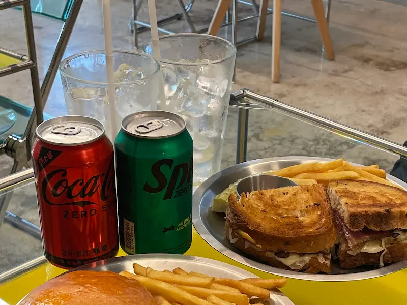 음료와 샌드위치