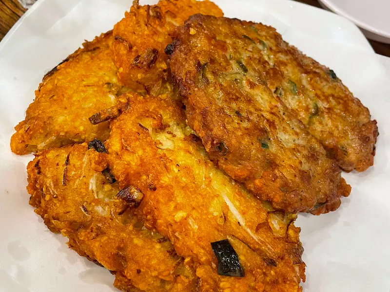 노릇노릇하게 구워진 빈대떡