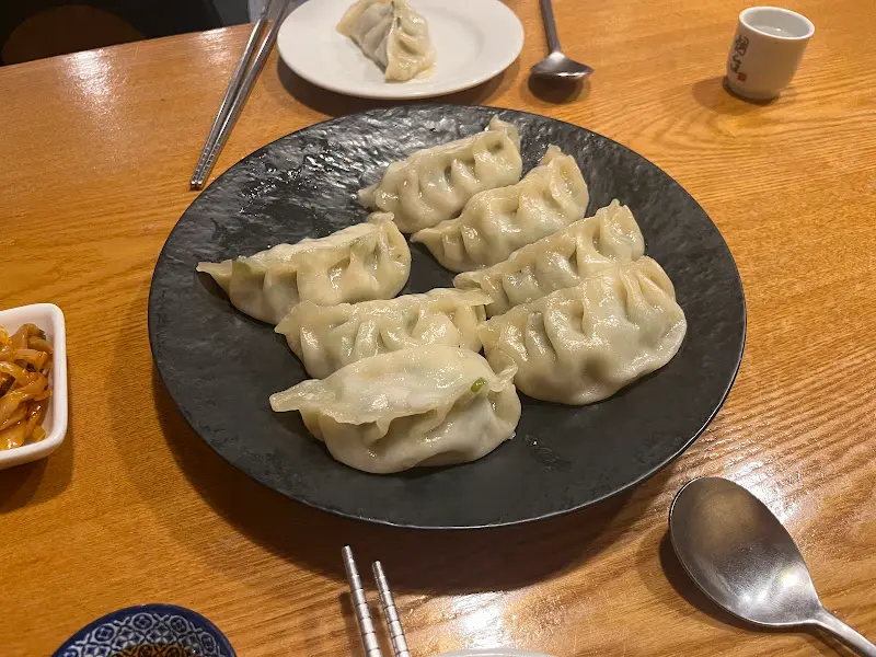 윤기가 흐르는 찐만두