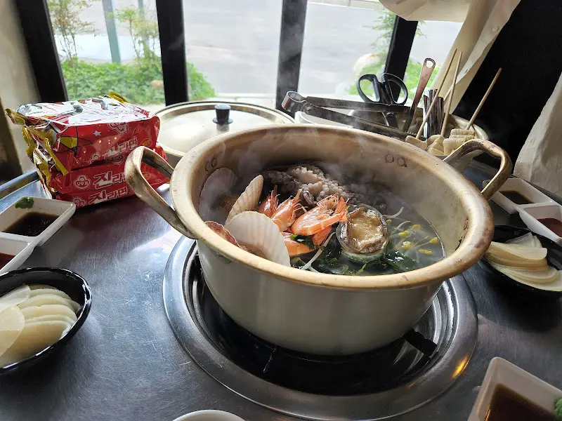 해물라면 한 상 차림