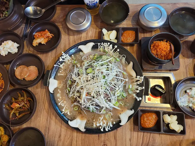 피릿골 밥도둑 한상차림 전체 샷