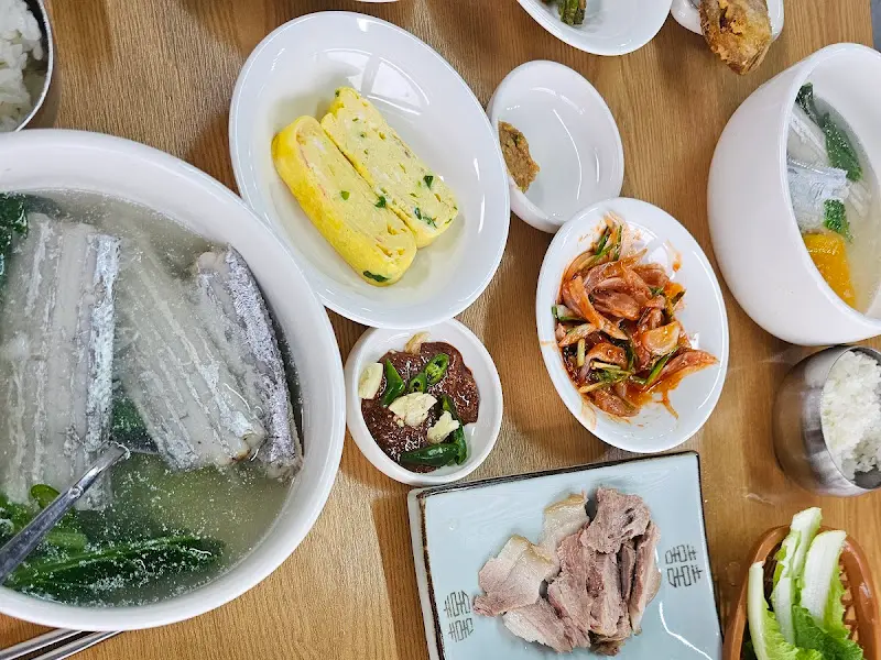 갈치국, 수육, 옥돔구이