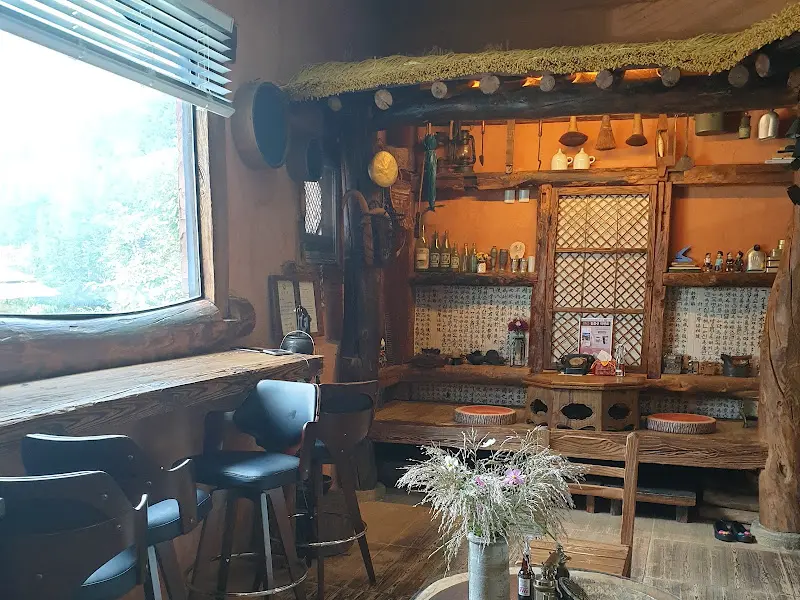 카페 내부 인테리어