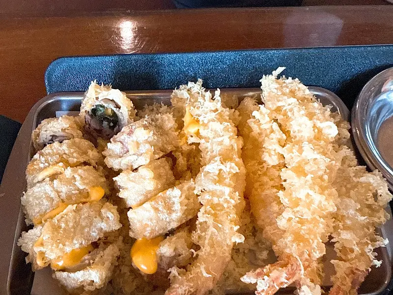 흑돼지 튀김과 새우 튀김