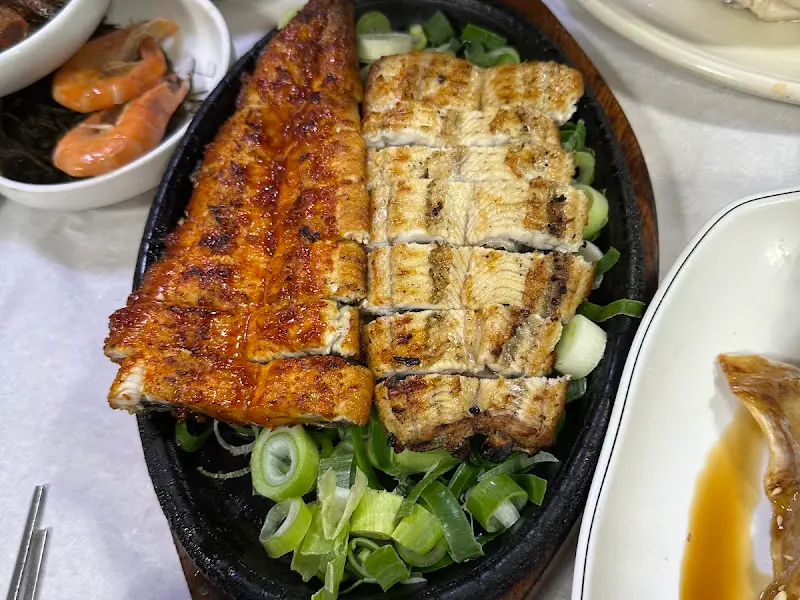 노릇하게 구워진 장어구이