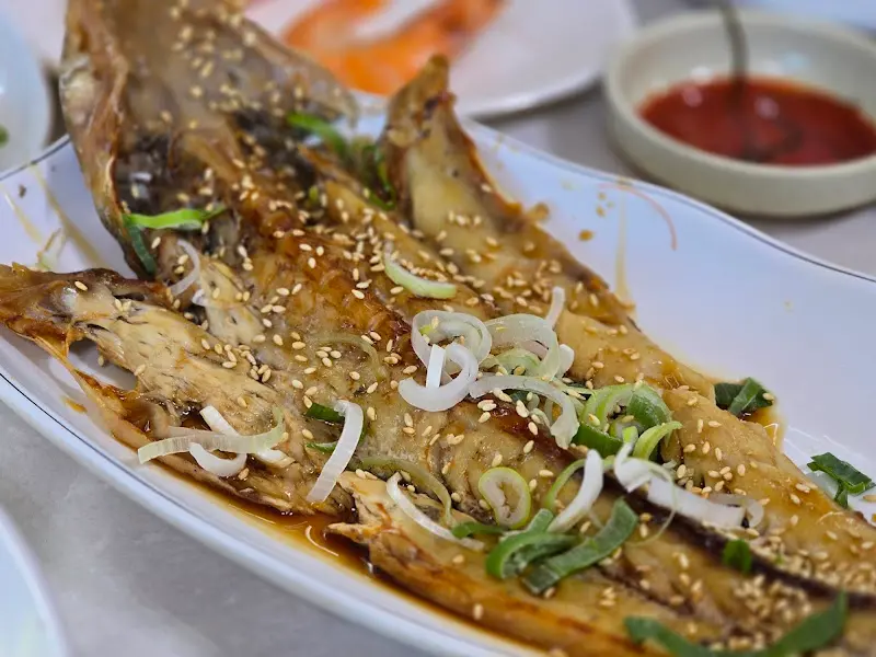 윤기가 흐르는 꼬막구이