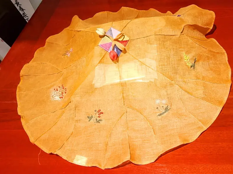 테이블을 덮은 보자기