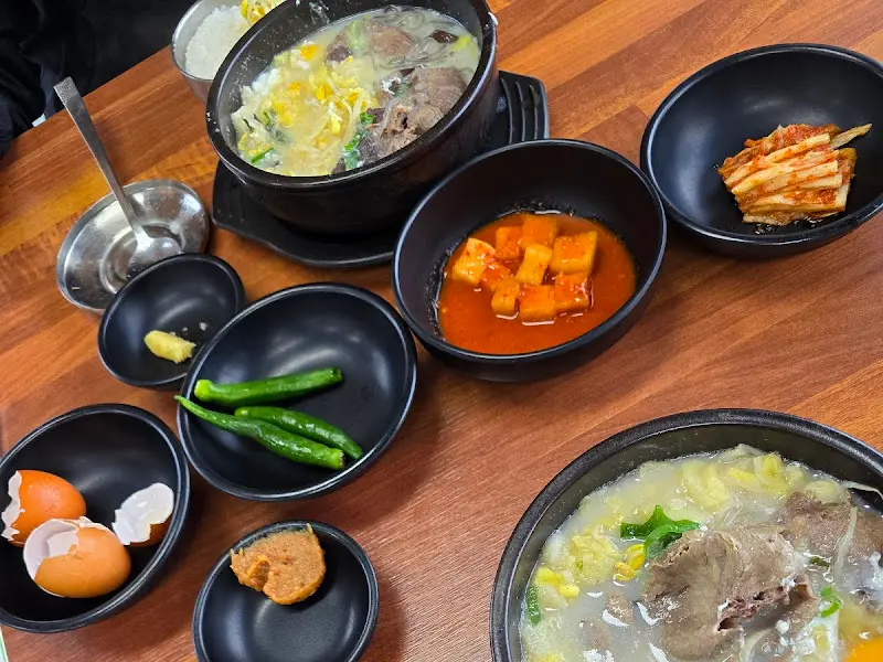 해장국과 함께 나오는 다양한 곁들임