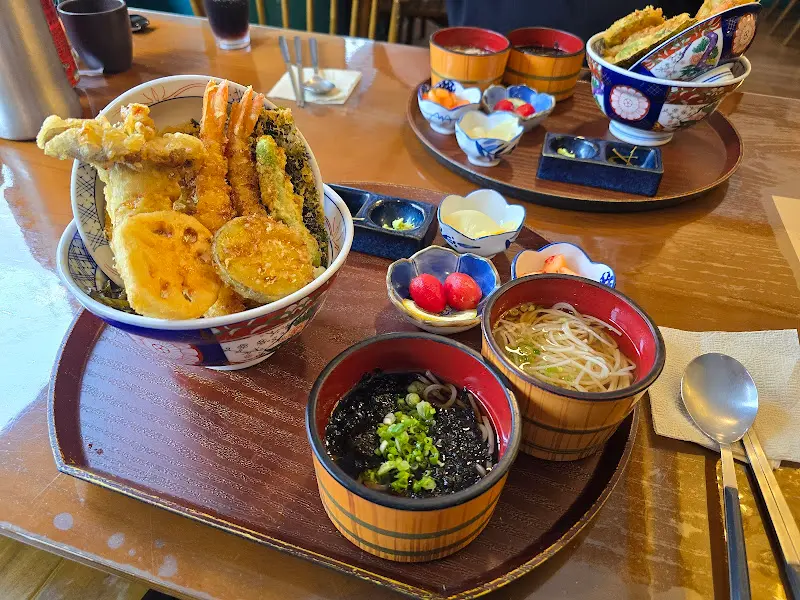 다다텐동 전체 상차림