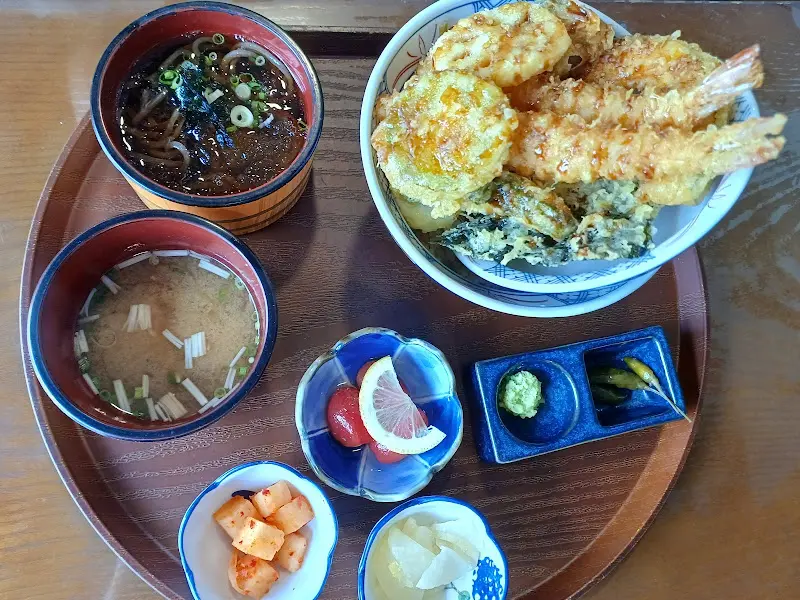 다다텐동 깔끔한 상차림