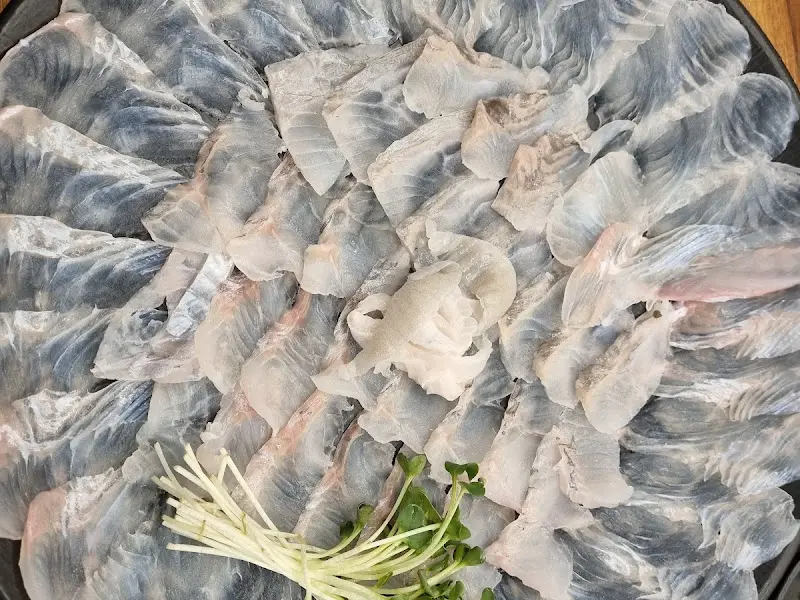 얇게 썰린 모듬회