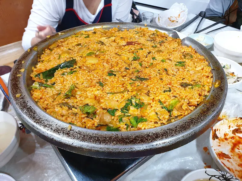 푸짐한 볶음밥