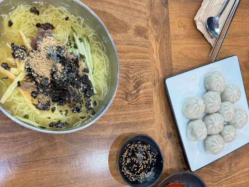 태양칼국수 전체 상차림