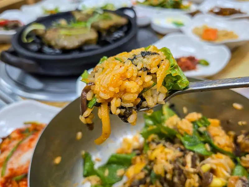 떡갈비와 꼬막비빔밥