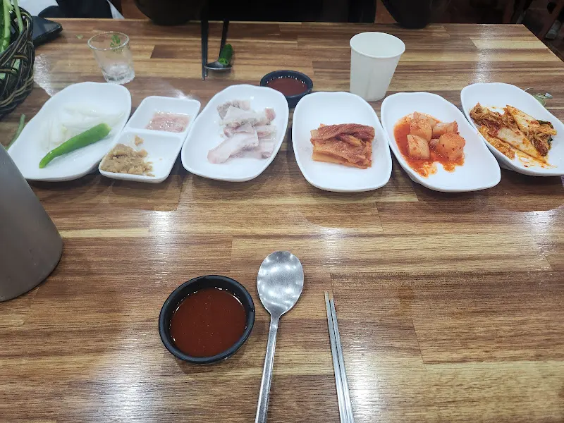 정갈하게 차려진 밑반찬