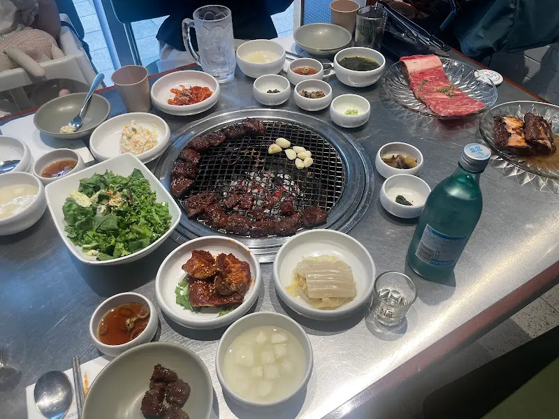 테이블 전체 풍경