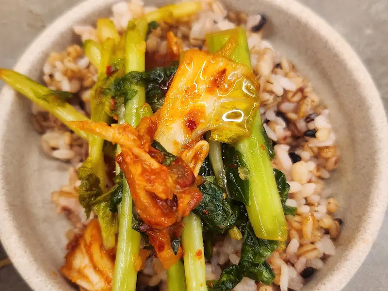 열무김치와 함께 먹는 보리밥