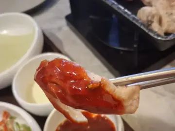 군항제의 낭만을 품은, 진해 자은동의 특별한 닭구이 맛집 로드