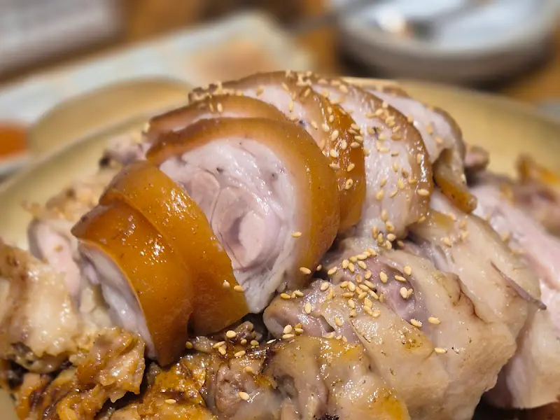 윤기가 좔좔 흐르는 온족발