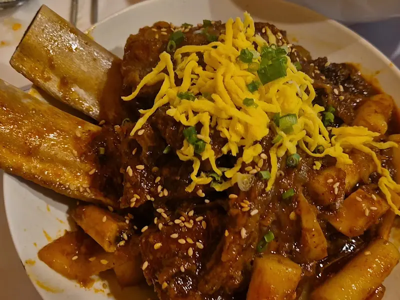 윤기가 흐르는 간장 갈비찜