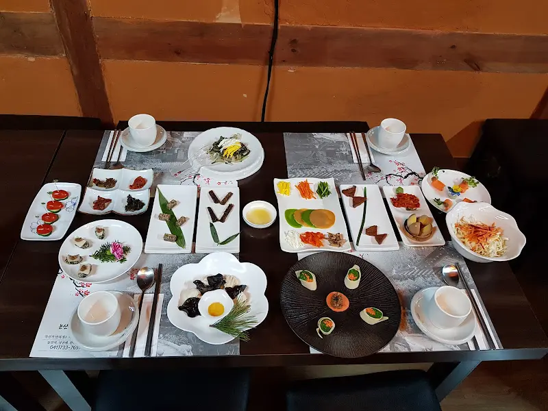 한 상 가득 차려진 란 정식 코스