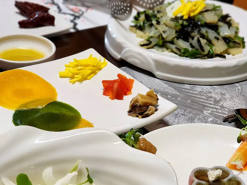 정갈한 플레이팅이 돋보이는 메뉴