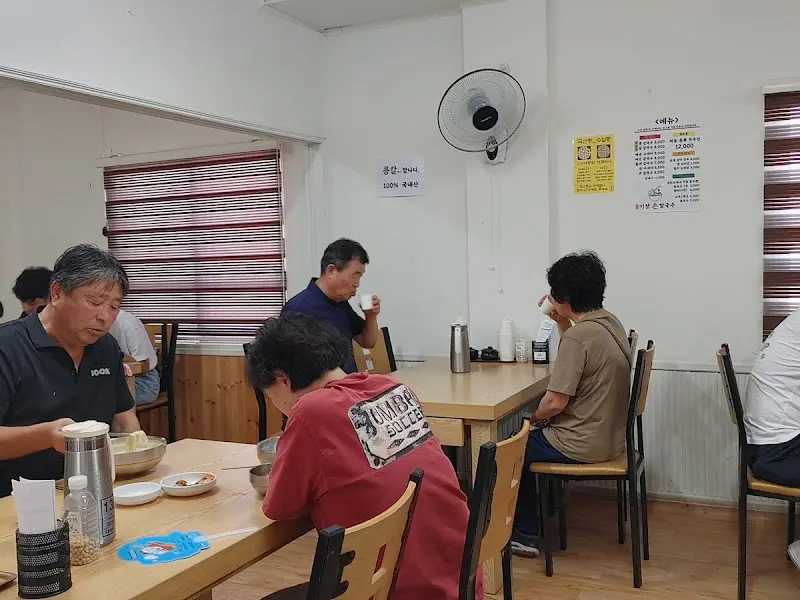 기장손칼국수 가게 전경