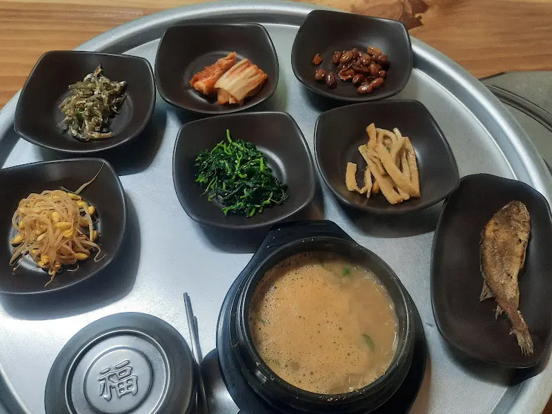 정갈한 반찬과 청국장