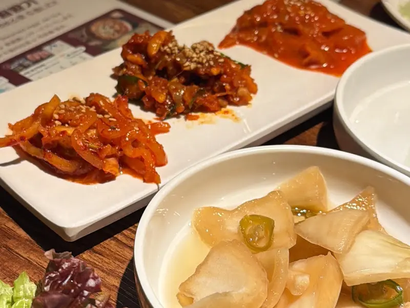 육몽의 다채로운 밑반찬