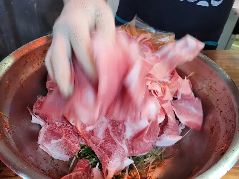 주물럭 양념 버무리기