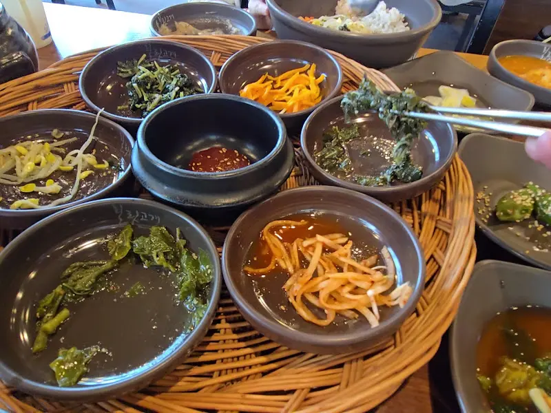 푸짐하게 차려진 한 상