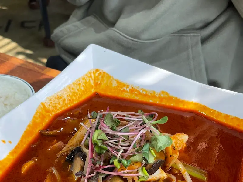 넓고 쾌적한 낭만짜장의 내부 모습