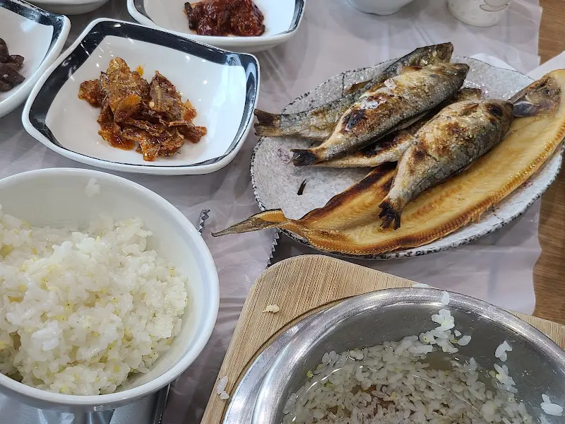 푸짐하게 차려진 한 상 차림