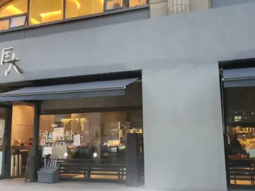 부산 해운대에서 만난 인생 곰탕, 거대곰탕: 깊고 진한 국물 맛집 경험