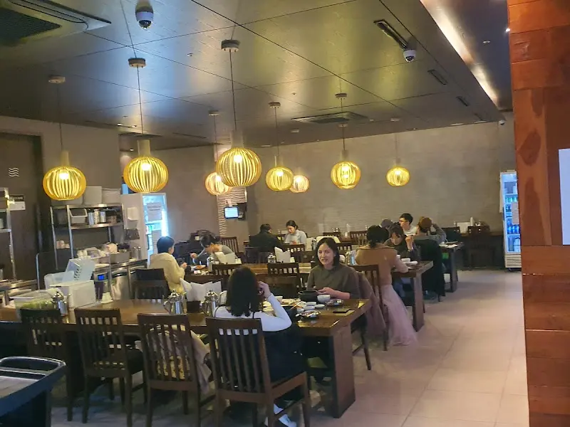 거대곰탕 내부 인테리어