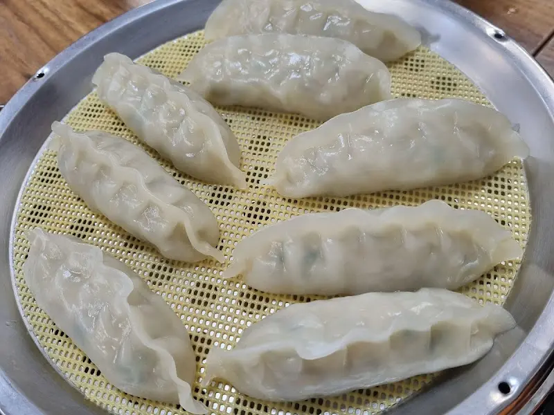 윤기가 흐르는 만두