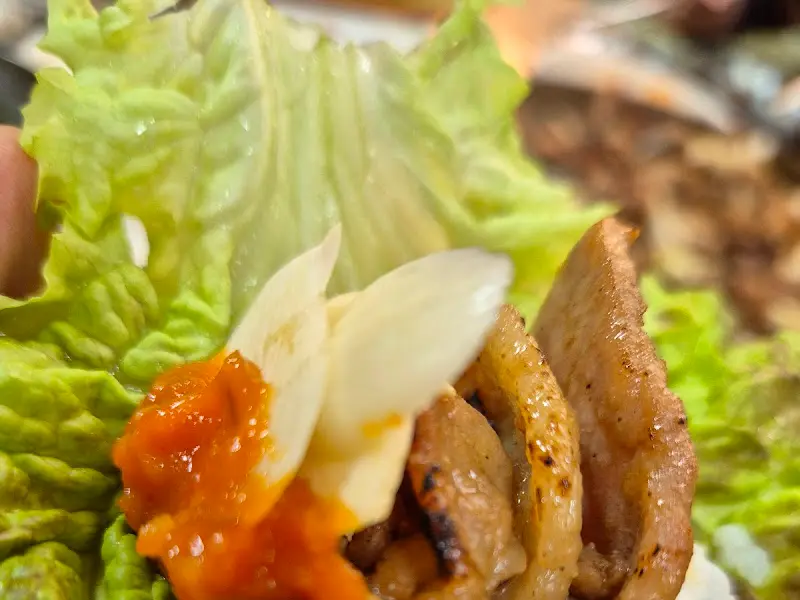 상추쌈에 불고기 한 점