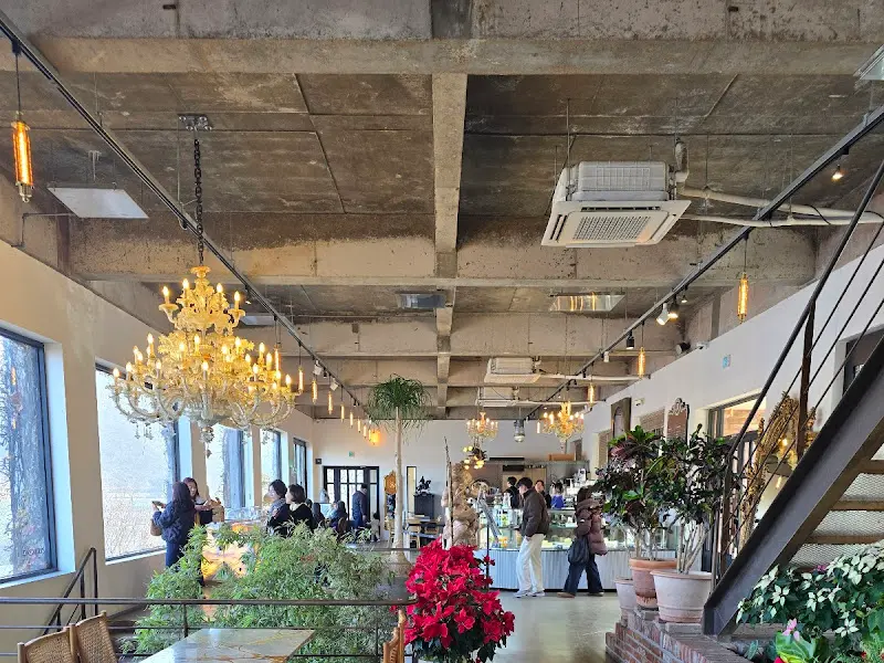 카페 내부 전경