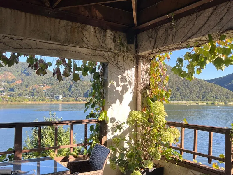 테라스에서 바라본 북한강 풍경