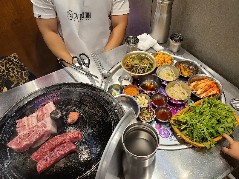 고기와 반찬 전체샷