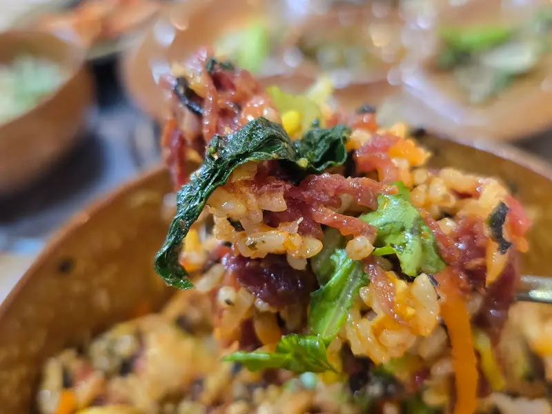 육회비빔밥 한 입