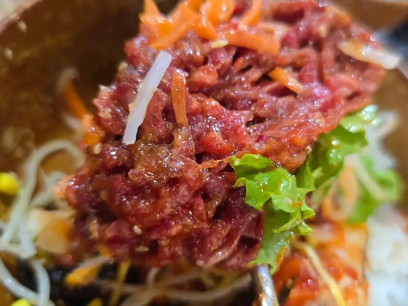 육회비빔밥 근접샷