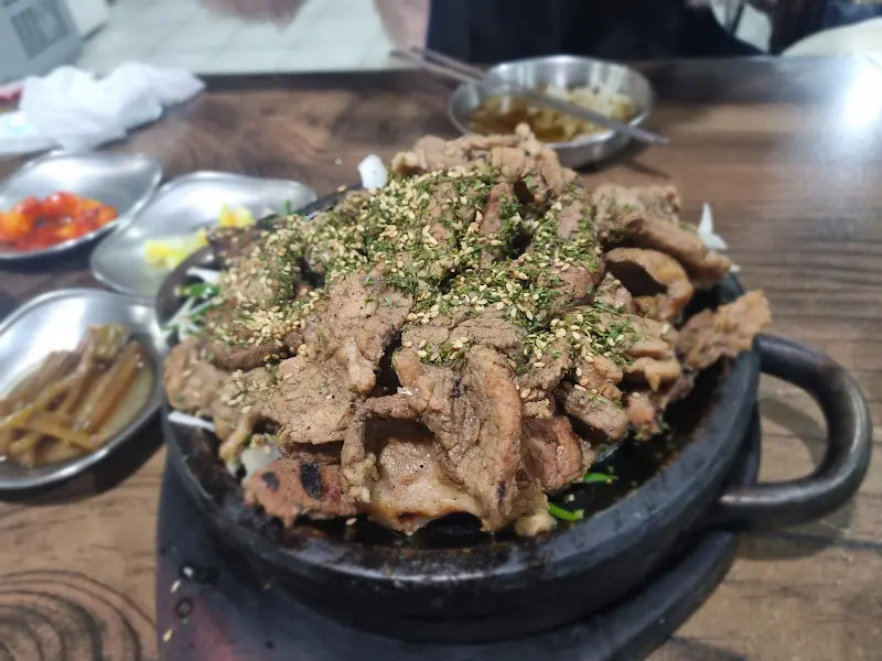 푸짐한 마늘 석갈비