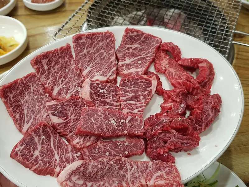 숯불 위 익어가는 한우