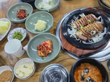 상주 땅에 숨겨진 쌈의 정원, 그 가성비 넘치는 맛집 기행