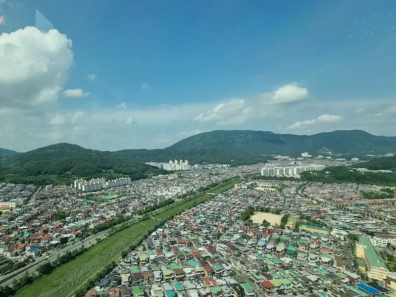 더클라우드에서 바라본 창원 시내 전경