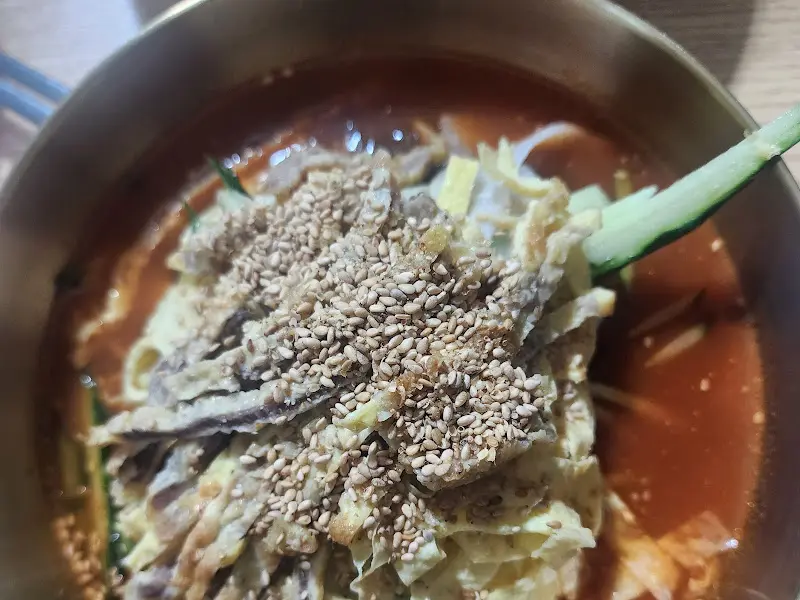 물비빔 냉면 클로즈업 샷