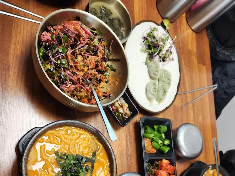 어탕칼제비, 육회비빔밥, 곤드레만두