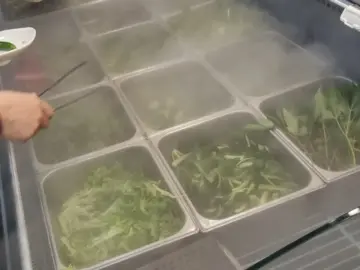 싱싱한 쌈 채소의 향연, 팔공산 아래 펼쳐진 칠곡 맛집 ‘황토우렁쌈밥’에서 맛보는 자연의 밥상